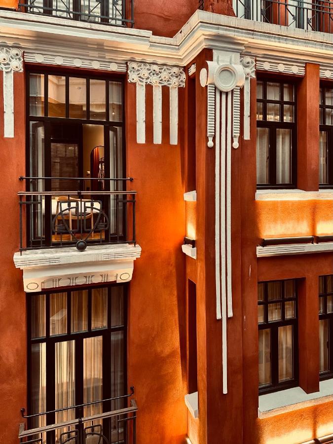 איסטמבול Ruz Hotels מראה חיצוני תמונה The windows of the hotel