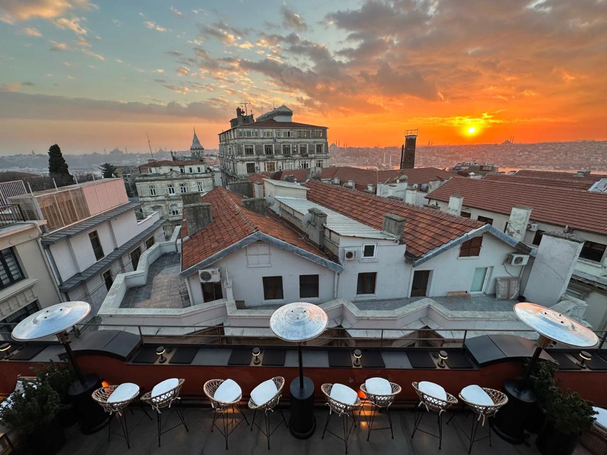 איסטמבול Ruz Hotels מראה חיצוני תמונה Sunset at the hotel
