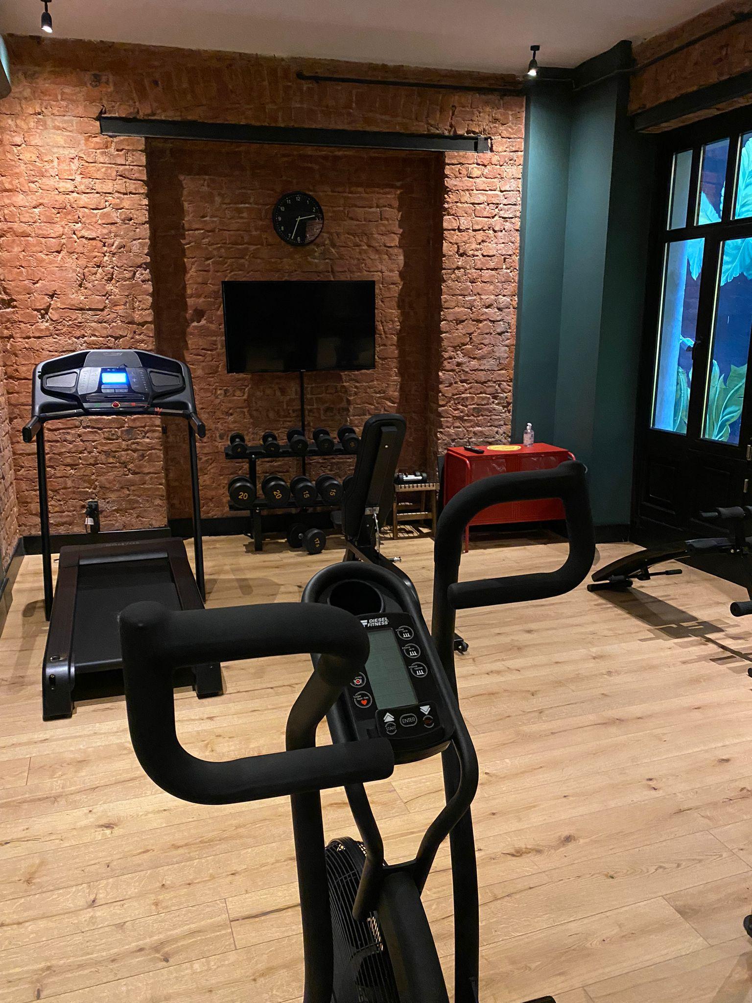 איסטמבול Ruz Hotels מראה חיצוני תמונה A home gym