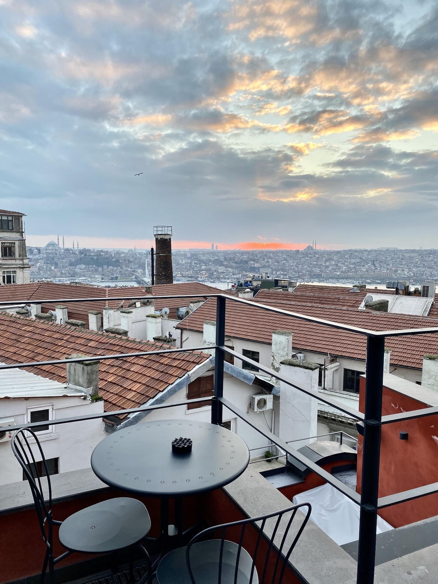 איסטמבול Ruz Hotels מראה חיצוני תמונה View of the Bosphorus from the hotel