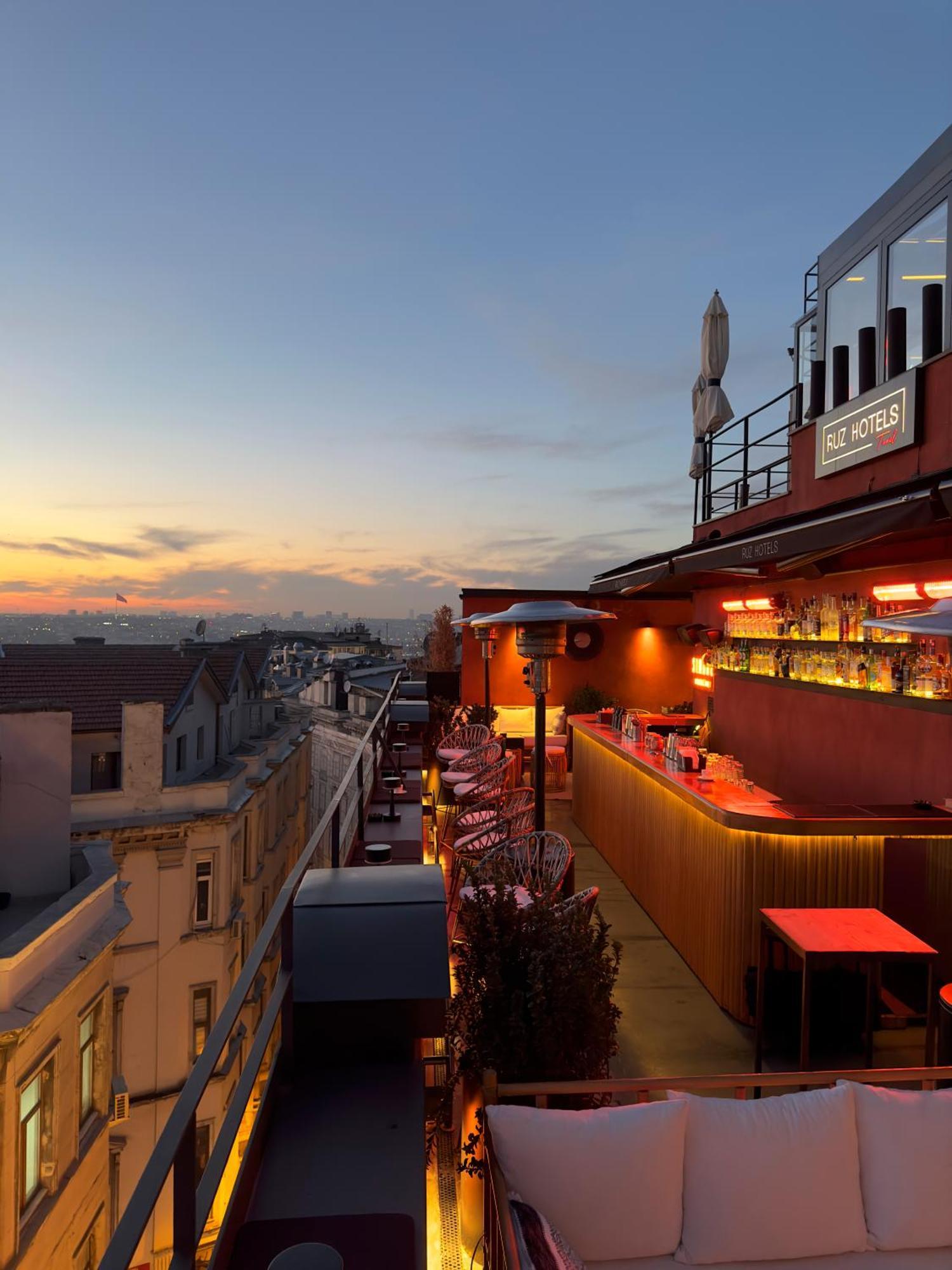 איסטמבול Ruz Hotels מראה חיצוני תמונה Rooftop bar